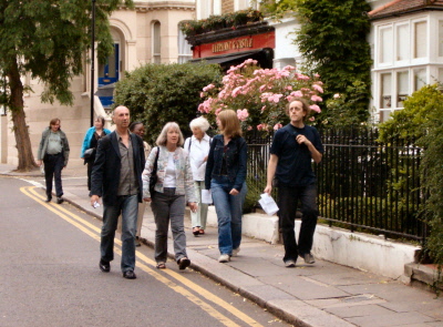 19_Passing the Elephant and Castle